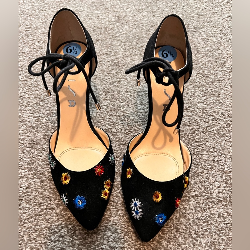 Unisa black heels (3.5”) with embroidered flowers